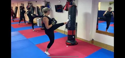 Ladies Kickboxing Fitness